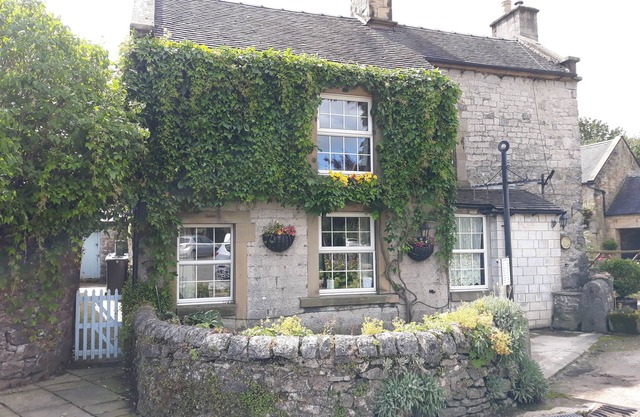 18th century 2 bed cottage in Hartington with private garden