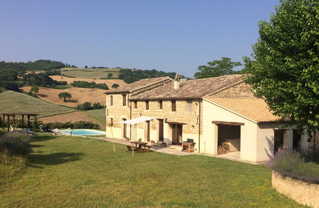 18th-century Farmhouse with stunning 360° views with private pool, sleeping 8