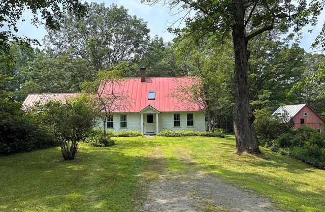 18th Century Refurbished Yankee 3 Bedroom Farmhouse in the Berkshires