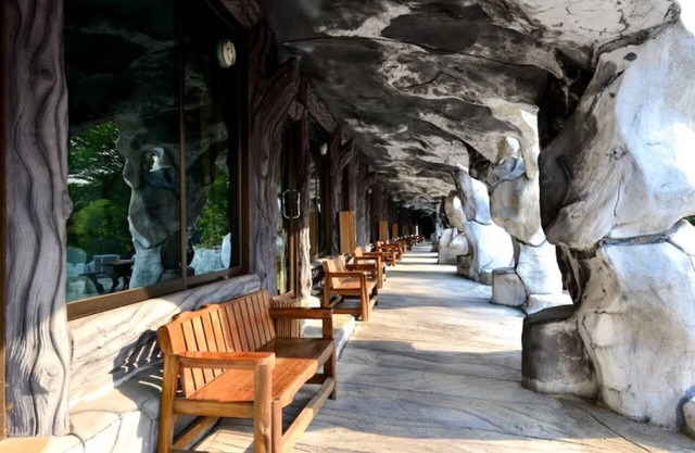 19 Degrees Resort