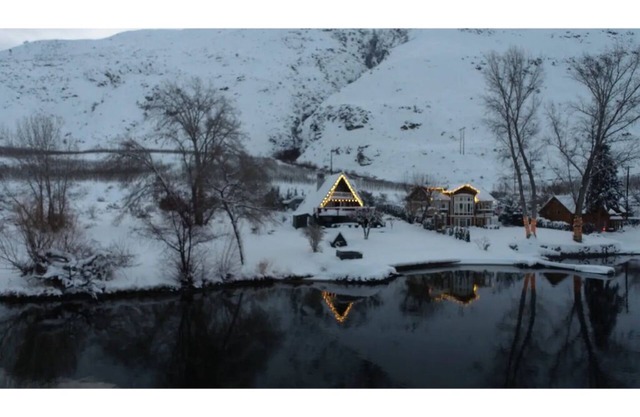 19 mi Leavenworth cozy lakefront,hot tub, paddle boards, boat ramp, putt course
