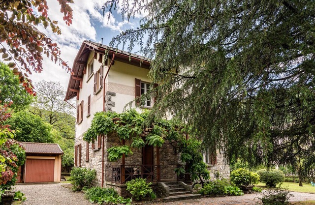 1900s house surrounded by greenery with parking!