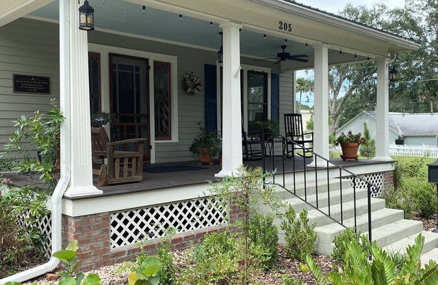 1910 FAMILY REUNION HOME IN THE HEART OF DELAND’S HISTORIC DISTRICT