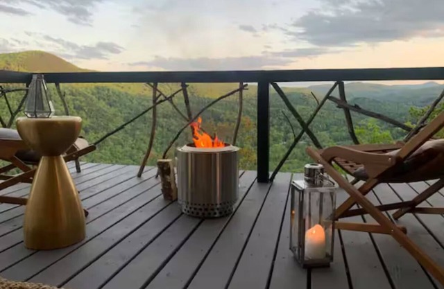 1920s "Golden Age" Cabin w/Breathtaking Views!