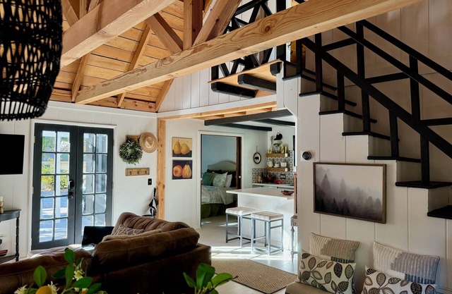 1926 Vintage Charm & Modern Luxury w/Lake Access - 10 min walk to Orchard Bay