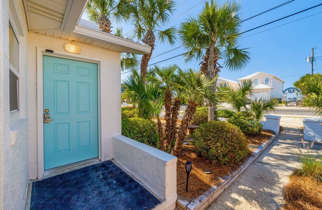 $195/NT Aug 6-9~Quiet Laguna Beach ~Directly Across Street-30ft from Perfect Beach Access #83