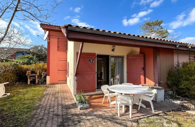 196 - Holiday home for 6 people