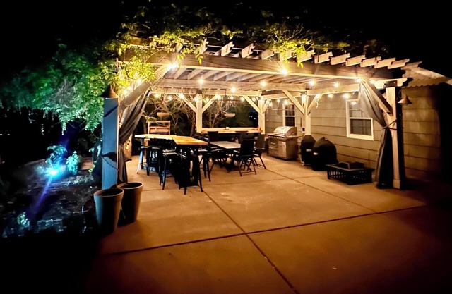 1960's Farmhouse- VIEWS! - Gated-Wineries-Rogue X