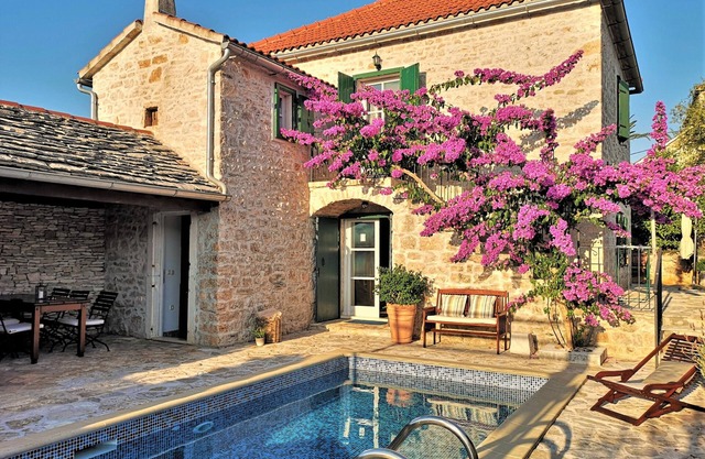 19th century Dalmatian villa with swimmingpool, luxury&peaceful, close to beach