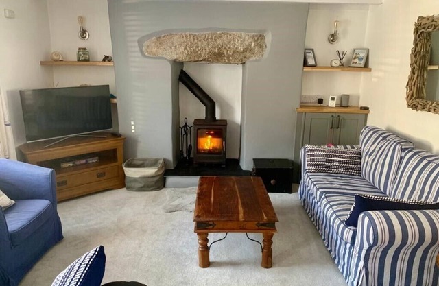 19th Century Fisherman's Cottage close to Porthleven Harbour and beach