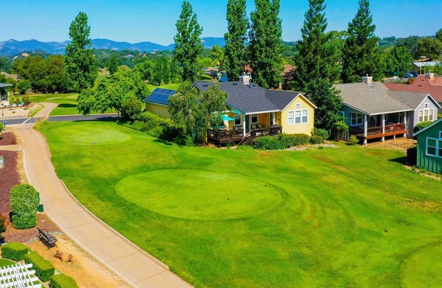 19th Hole - Angel's Camp
