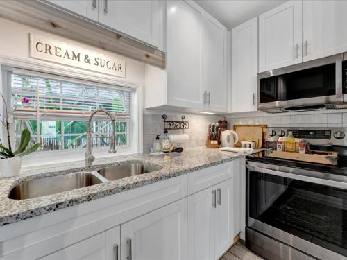 1B Boutique Luxury, Elite Experience, Private Pool & Golf Proximity