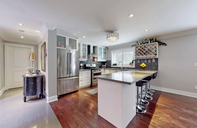 1b1b King bed Sheppard Elegant house 5mins to Fairview mall
