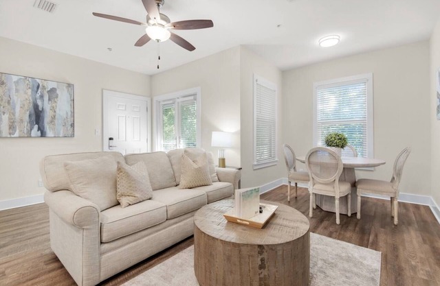 1bd/2ba~ Right on 30A! Walk to beach!