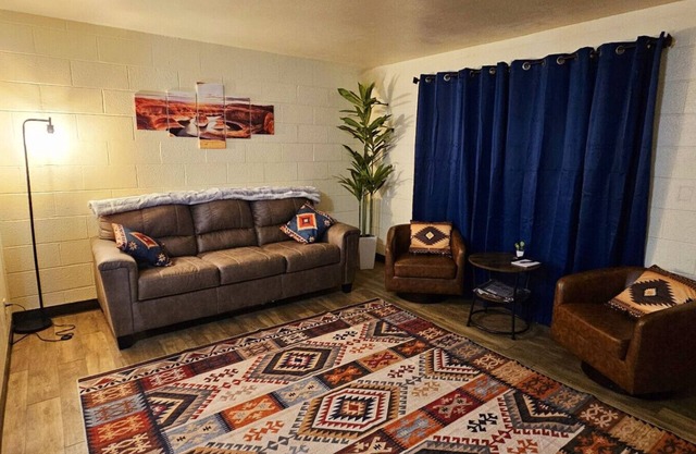 1Bd, King, Brkfst, Large TVs, W/D, Sleeps 4, BBQ