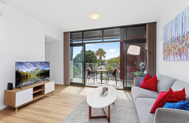 1BDR + Parking on Beaufort Street