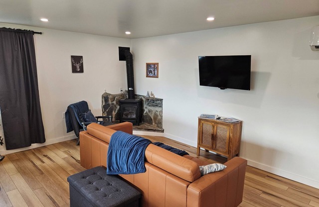 1Bed/1Bath Newly Remodeled Full Kitchen ne ar main street 44 miles from Yosemite