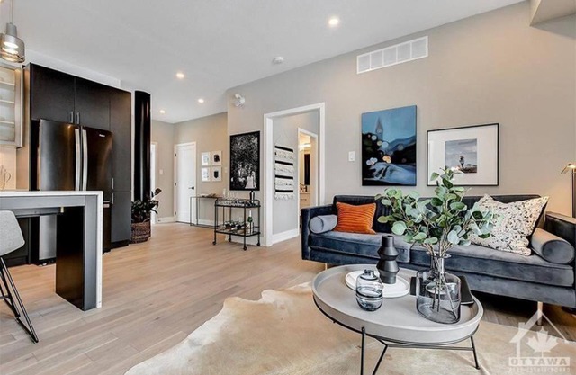 1Bed+Den 1bth Condo sleeps 4