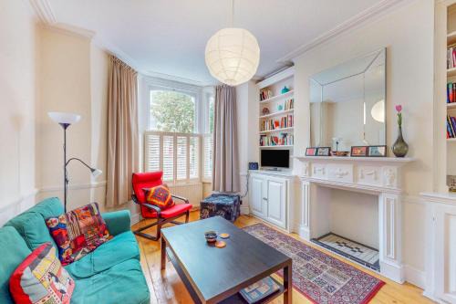 1Bed Flat Near Goldhawk Tube & Uxbridge Bus Stop