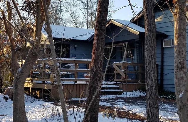 1BR, 1BA Cottage