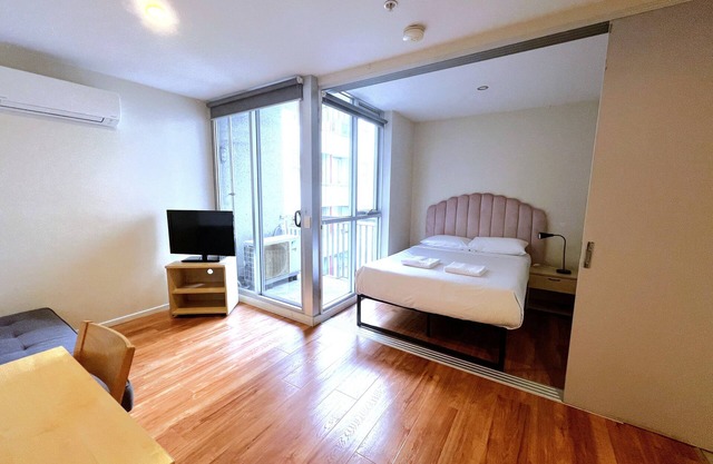 1BR Apartment for 3 | Queen Bed + Sofa | Central Melbourne