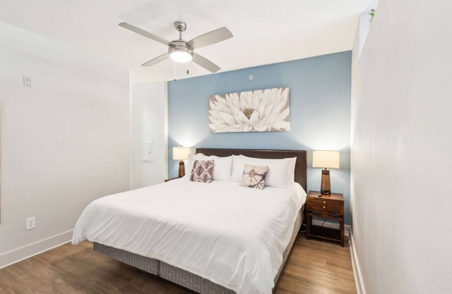 1BR Apt with Pool, Gym, and Free Parking