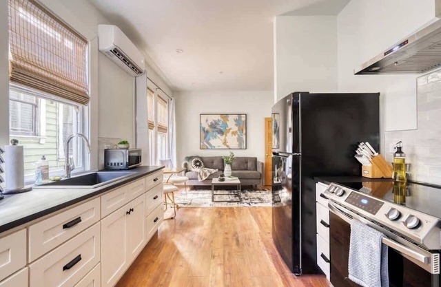 1BR Boutique Flat Prime NW Location