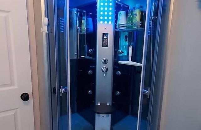 1BR - Bridge Day Stay | Steam Sauna & Jetted Tub