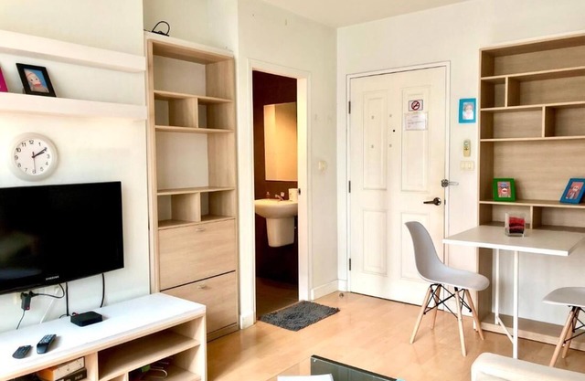 1BR Condo 5 Min to BTS 1000Mbps Fiber Wi-Fi great location