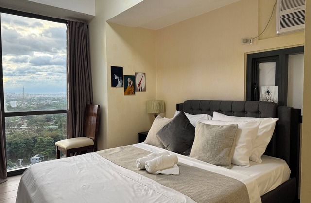 1BR Condo w/Great View Near Venice Canal & BGC
