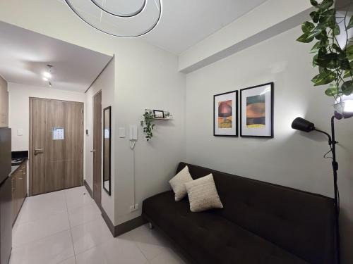 1BR Condotel with Balcony at FAME Residences #FM38-1
