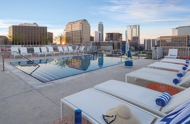 1br Deluxe Condo Rooftop Pool Austin Skyline Views!