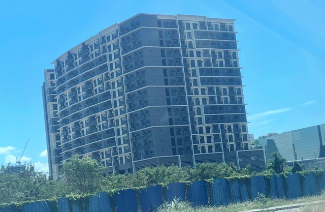 1BR Executive Suite with Balcony @Gentry Manor by JMS near OKADA Manila