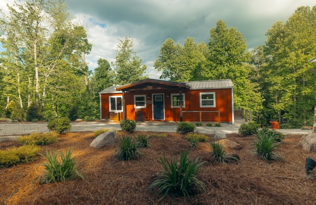 1BR Hot Tub Clean/Quiet Fire Pit