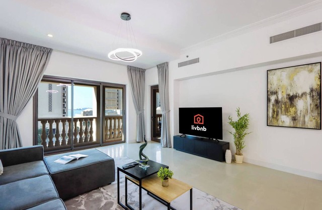 1BR in Palm Jumeirah | Walk to the Beach and Mall