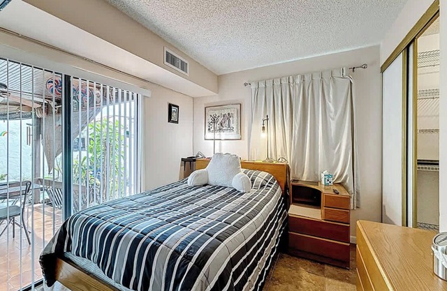 1BR in Shared Home | Pool, Tennis & Lake, Miami