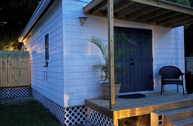 1BR Modern Bungalow close to Fishing, Navy Base and Ocean