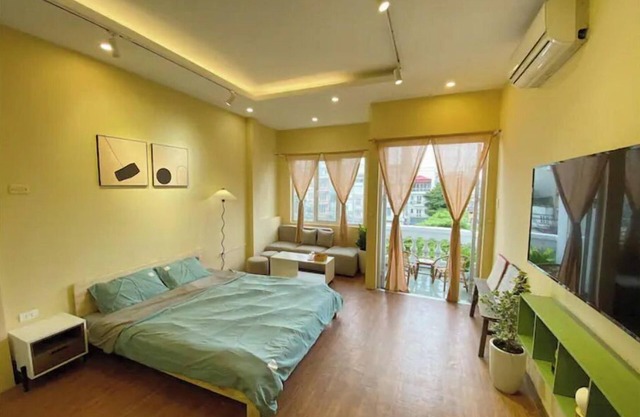 1BR-Old Quarter-Bright-Spacious-Center-Local Flat