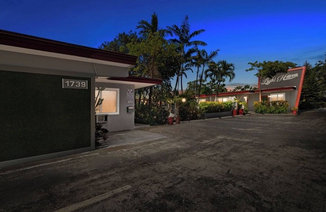 1BR Pet-Friendly Studio Parking and Backyard BBQ