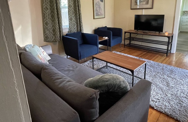 1BR Private Guest House & Parking