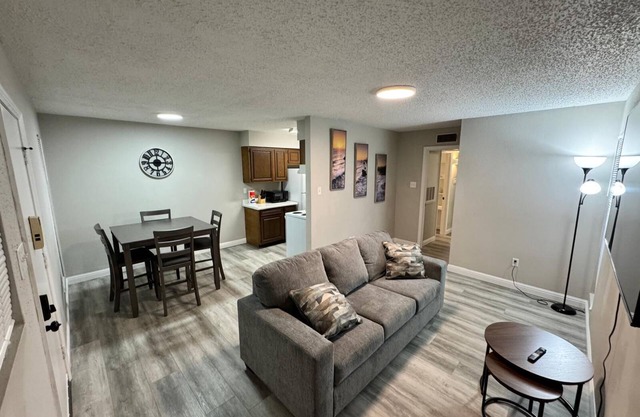 1BR Retreat Cozy & Bright