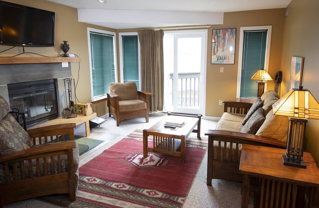1br Ski-in, Ski-out With King Bed- Okemo Mtn Lodge 1 Bedroom Condo by RedAwning