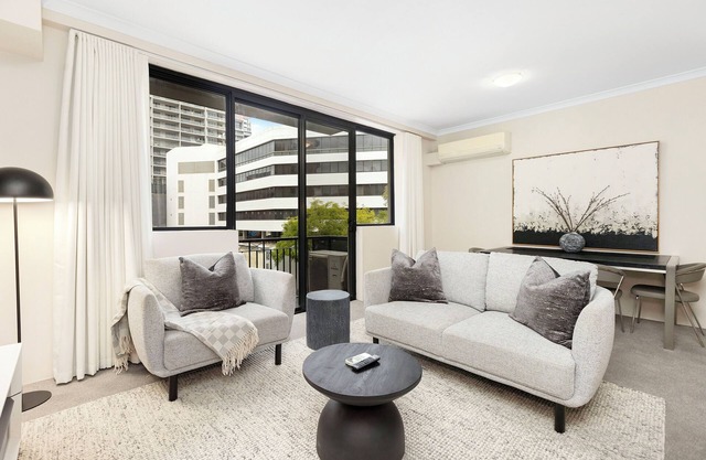 1BR Stylish Suite on Hay St