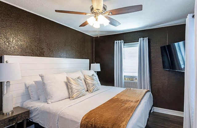 1BR The Pawns Suite! Montrose Finds & Brews