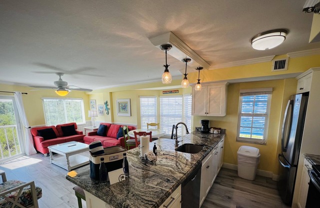 1BR w/Partial Ocean View, Pool & Beach
