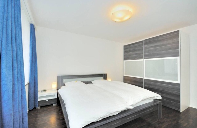 1BR with balcony near lake - Flower 1