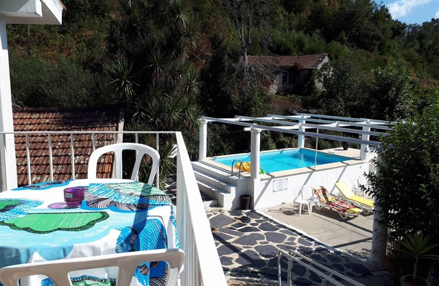 1º Dream corner by waterfalls - air cond, pool, free parking - 20 min to Oporto