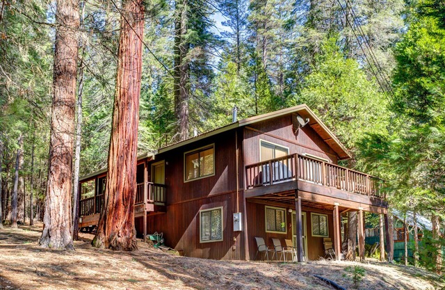 (1S) Cecil's Cabin at The Redwoods In Yosemite
