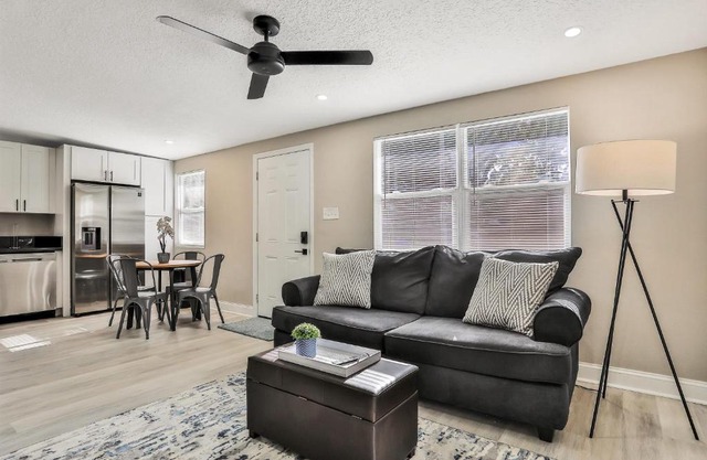 1st floor, 1 bedroom - Villa on a shaded street