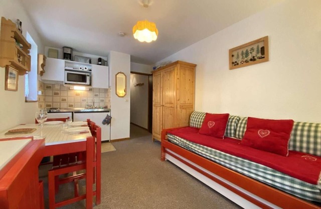 1st floor, balcony, ski locker, 24m², Praz sur Arly